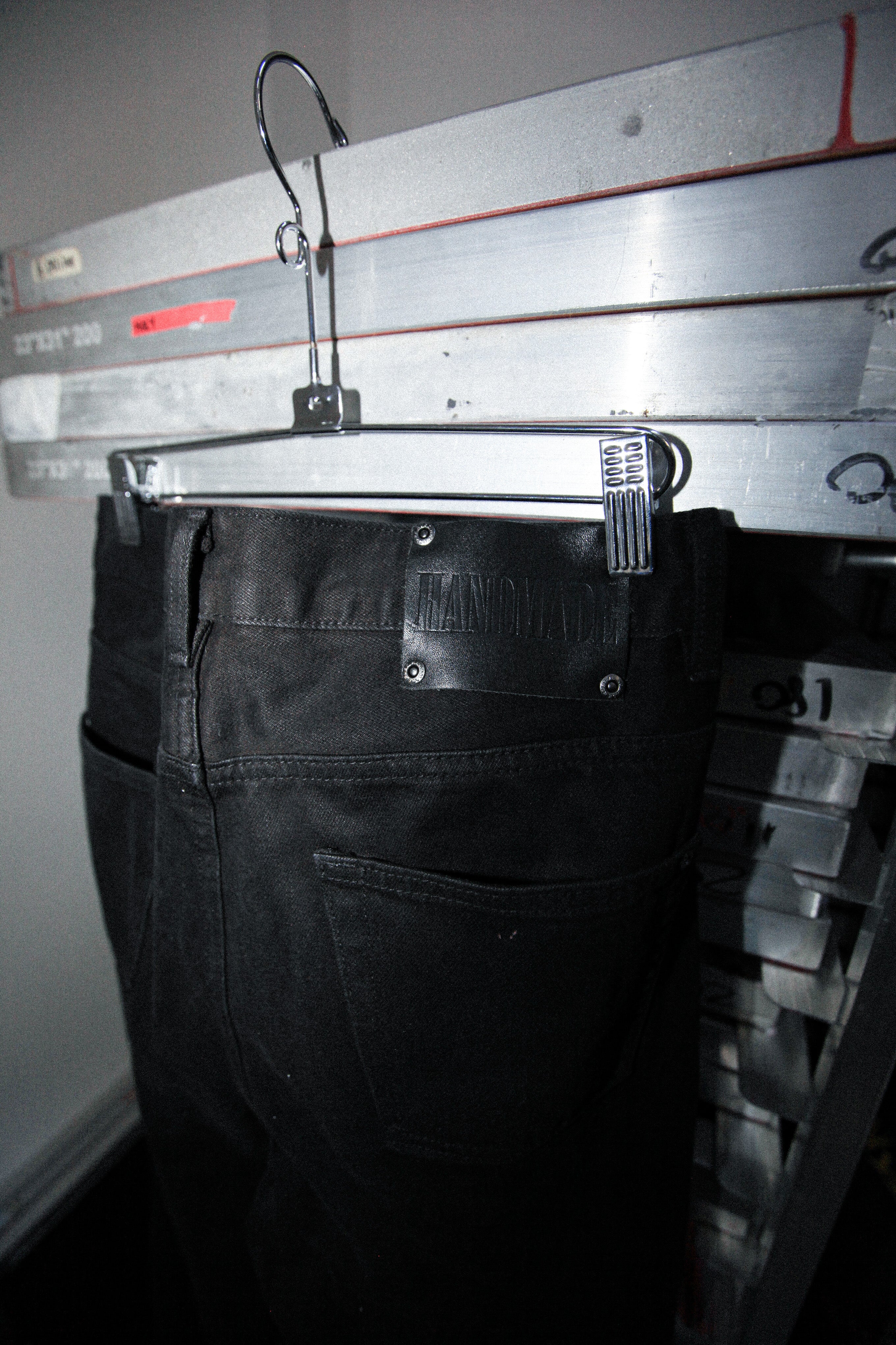 BLK - SELVEDGE CREEP DENIM