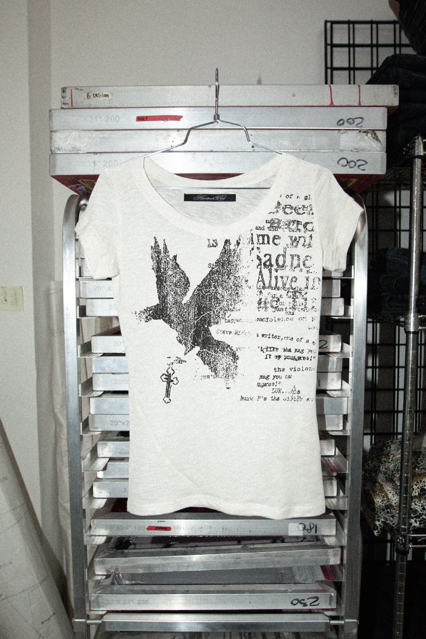 AMOR - TWISTED TEE