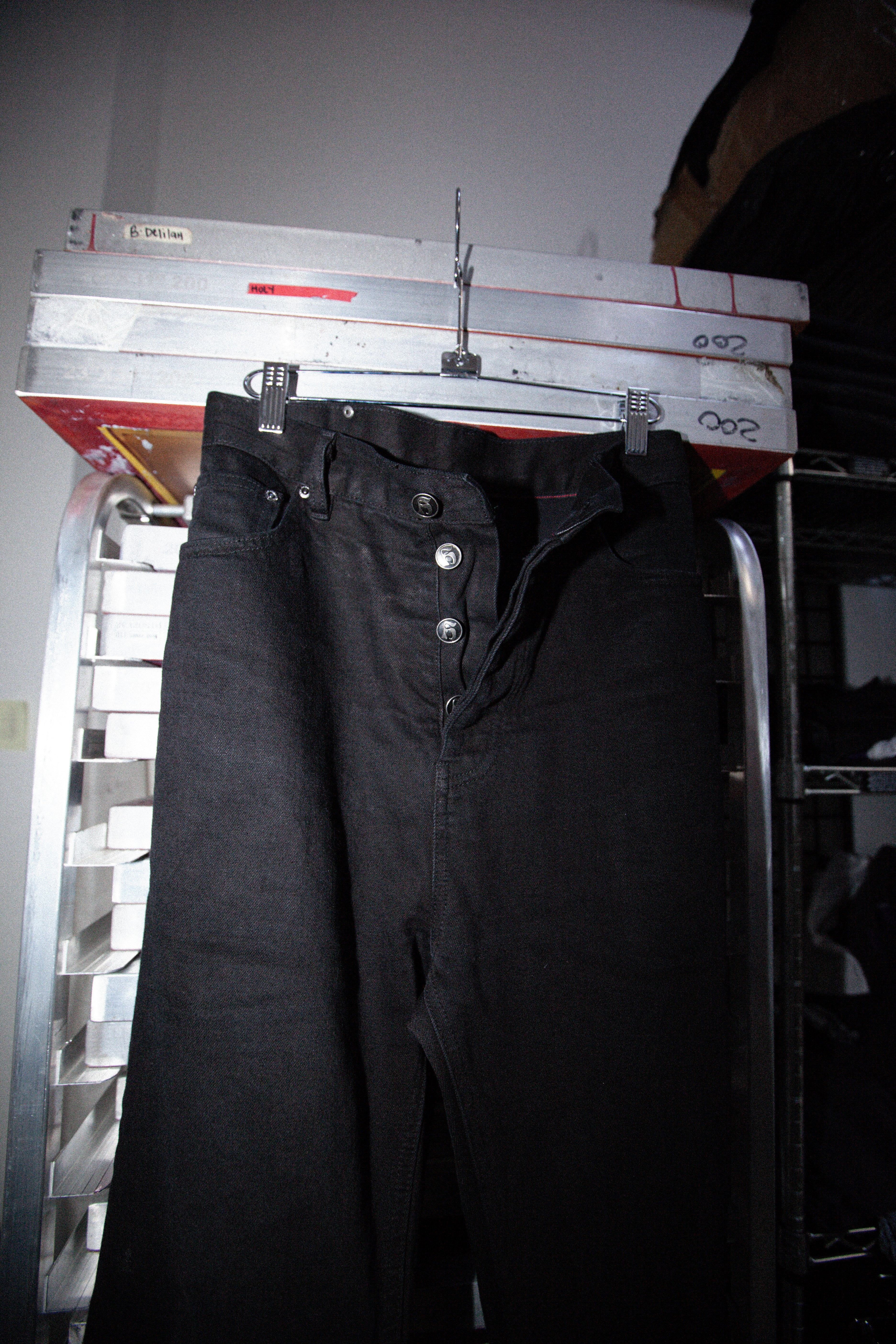 BLK - SELVEDGE CREEP DENIM